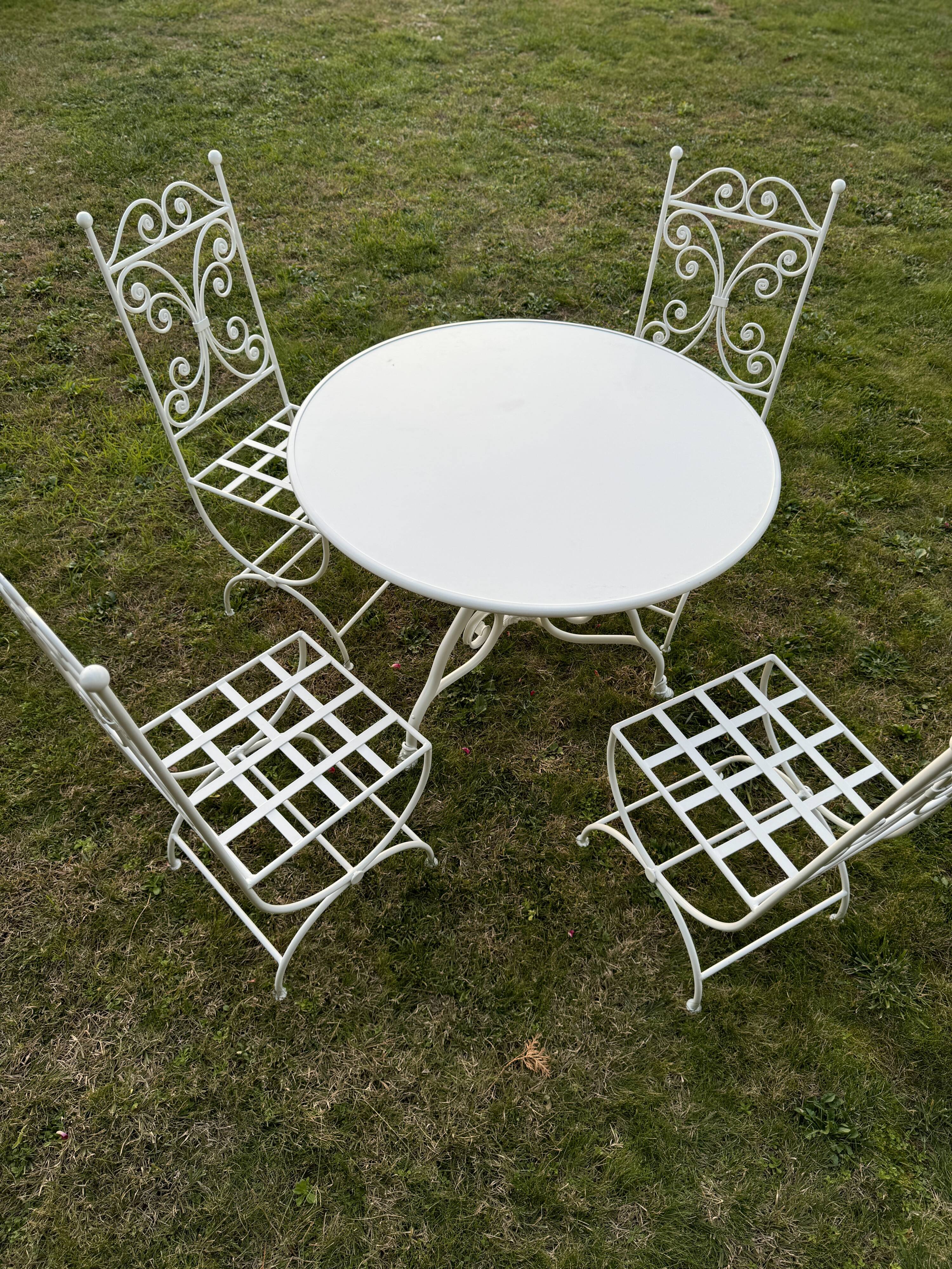 New garden furniture - wrought iron - Arras round table and 4 Lily chairs