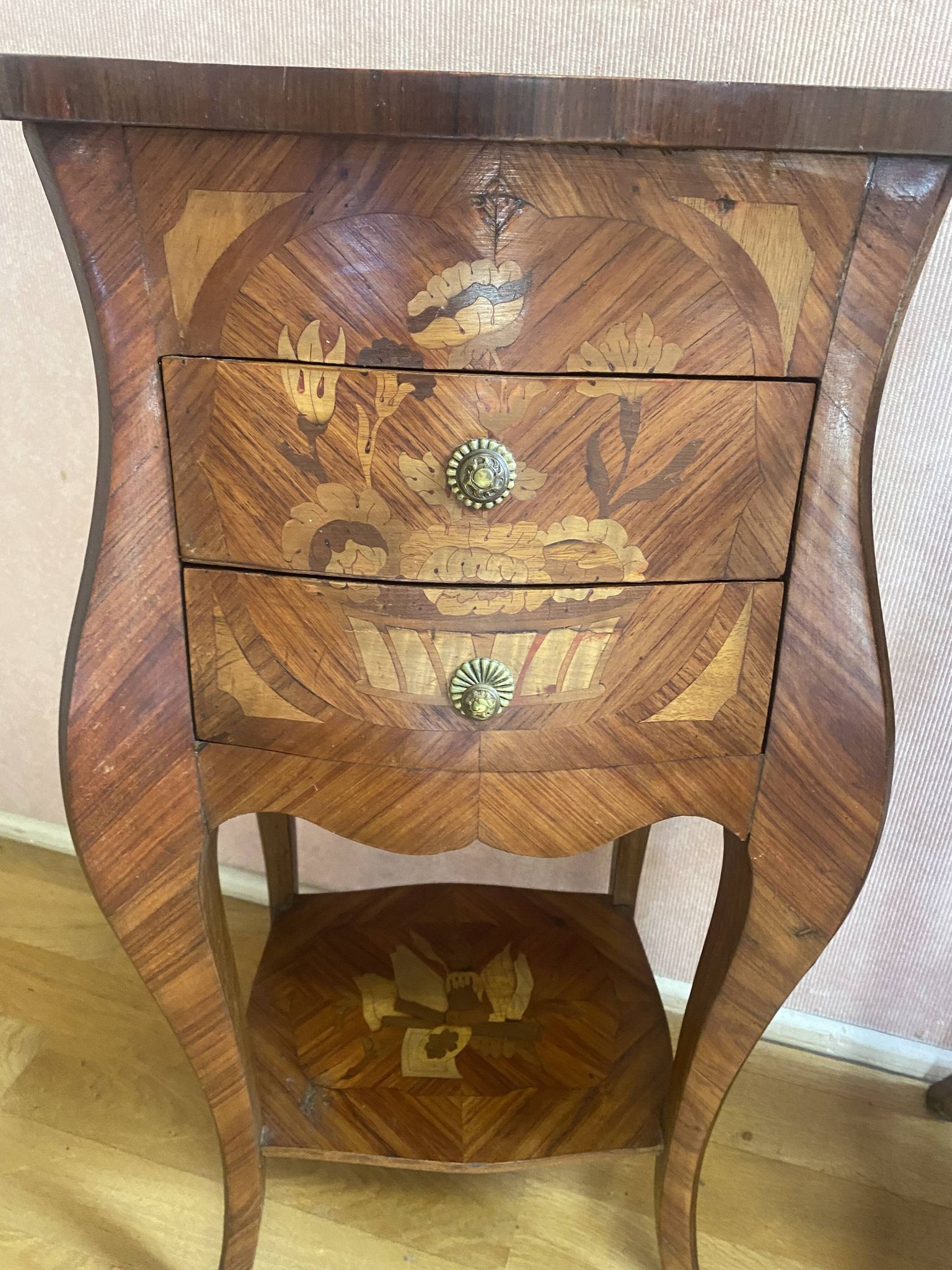 Pair of bedside tables in rosewood veneer on all sides. Louis XV style