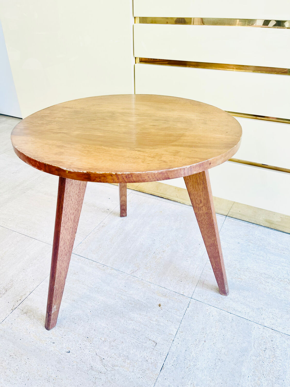 Petite table basse tripode vintage, années 60