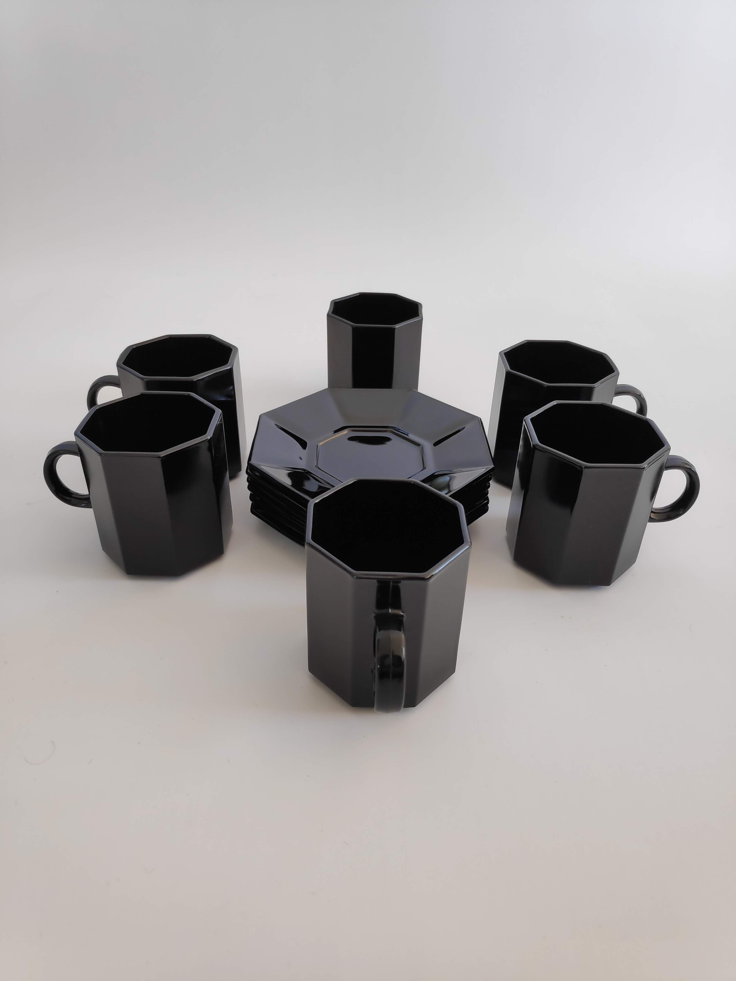 6 espresso coffee cups and their black saucers Octime Arcoroc