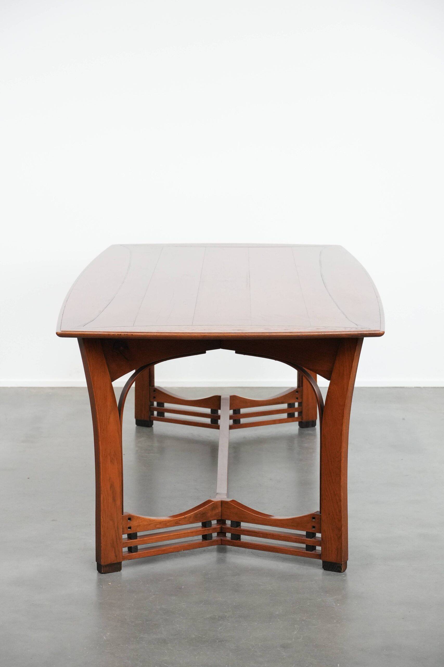 Table à manger de style Art Nouveau pour 4 à 6 personnes