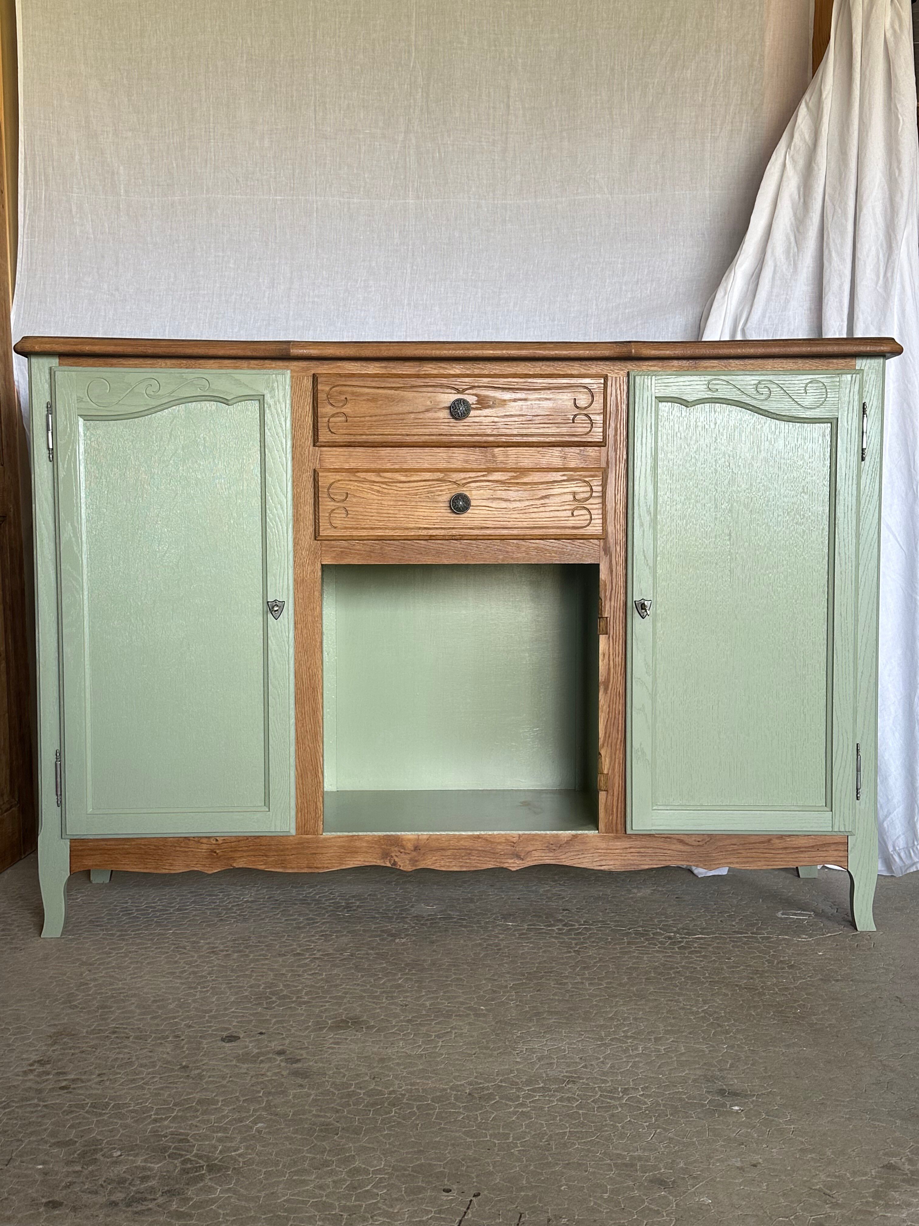 Buffet vintage en bois et vert sauge
