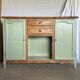 Buffet vintage en bois et vert sauge