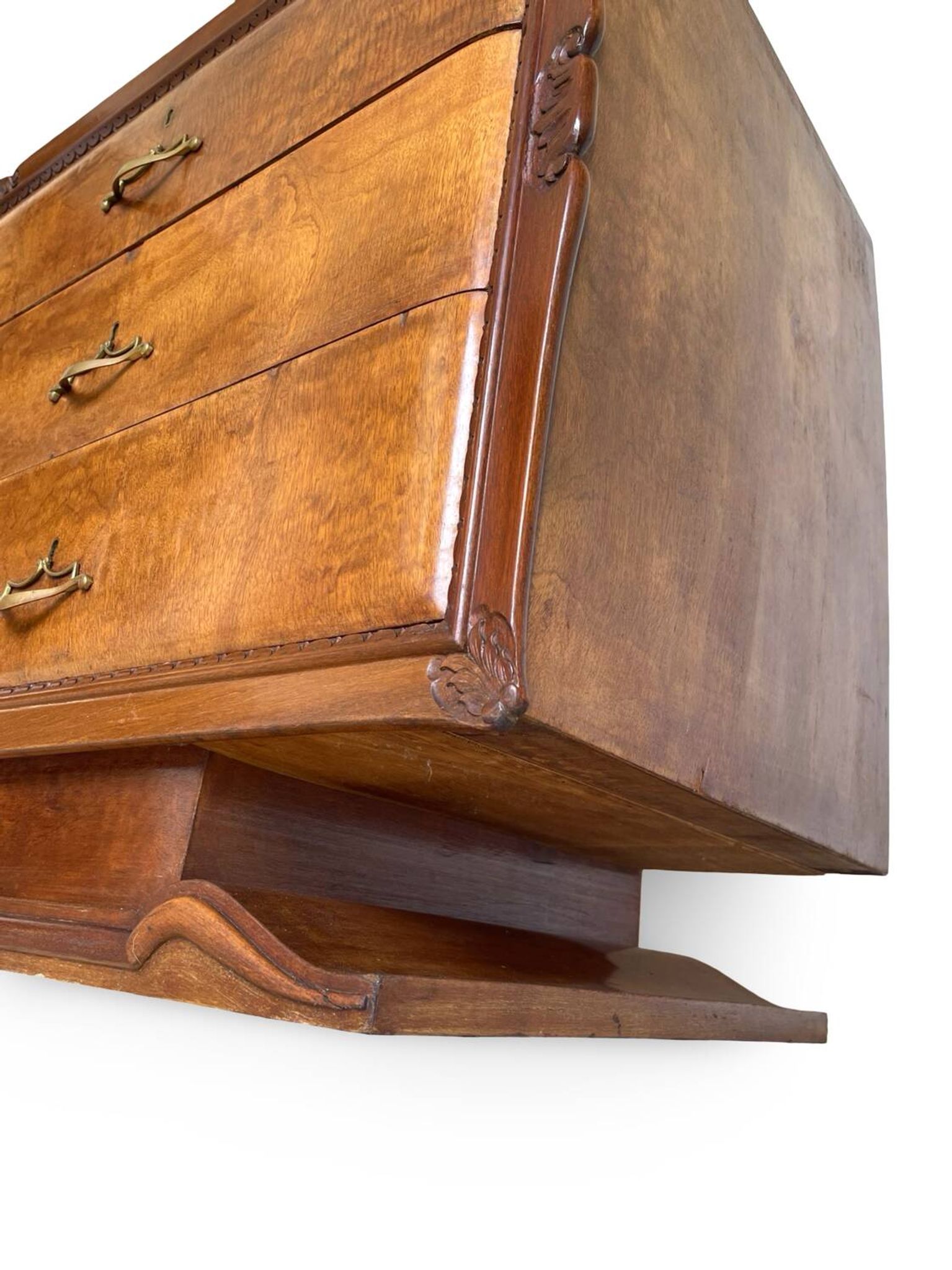 An art deco Italian chest of drawers, Italy 1950s