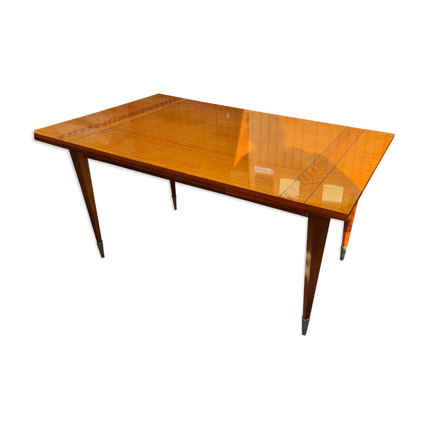Table avec belle marqueterie