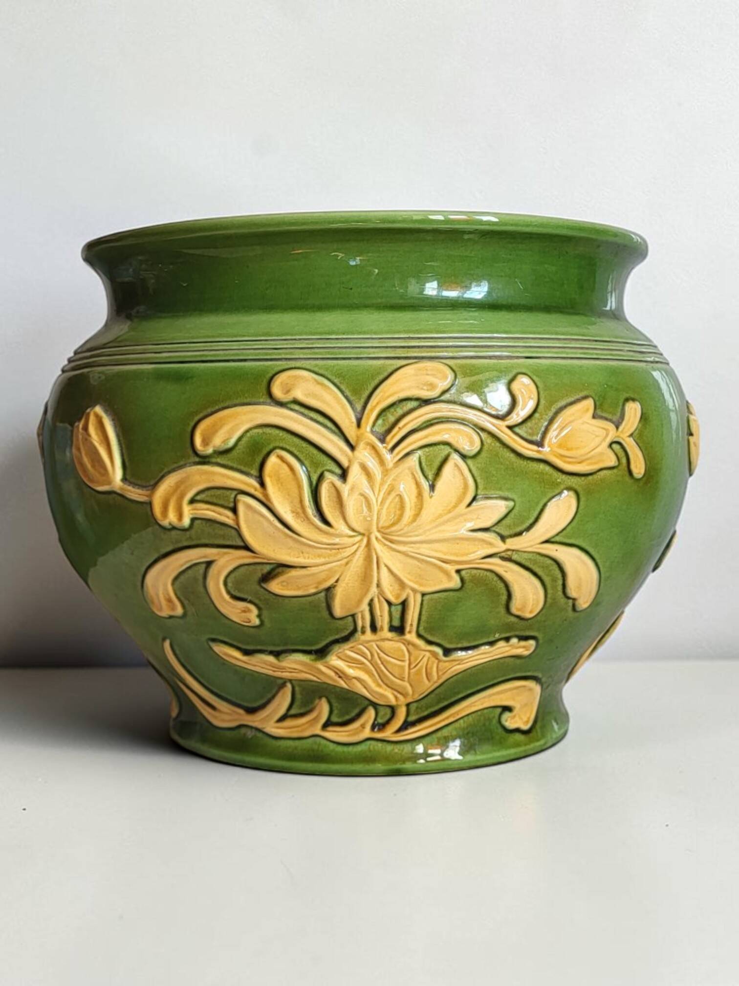 Ceramic plant pot