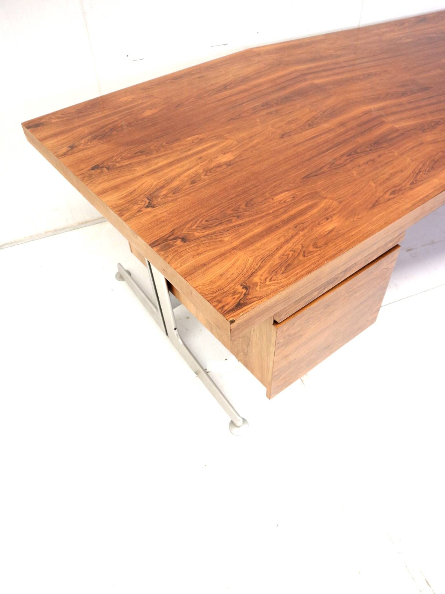 Large exclusive vintage rosewood corner desk by Voko made in the 1960s