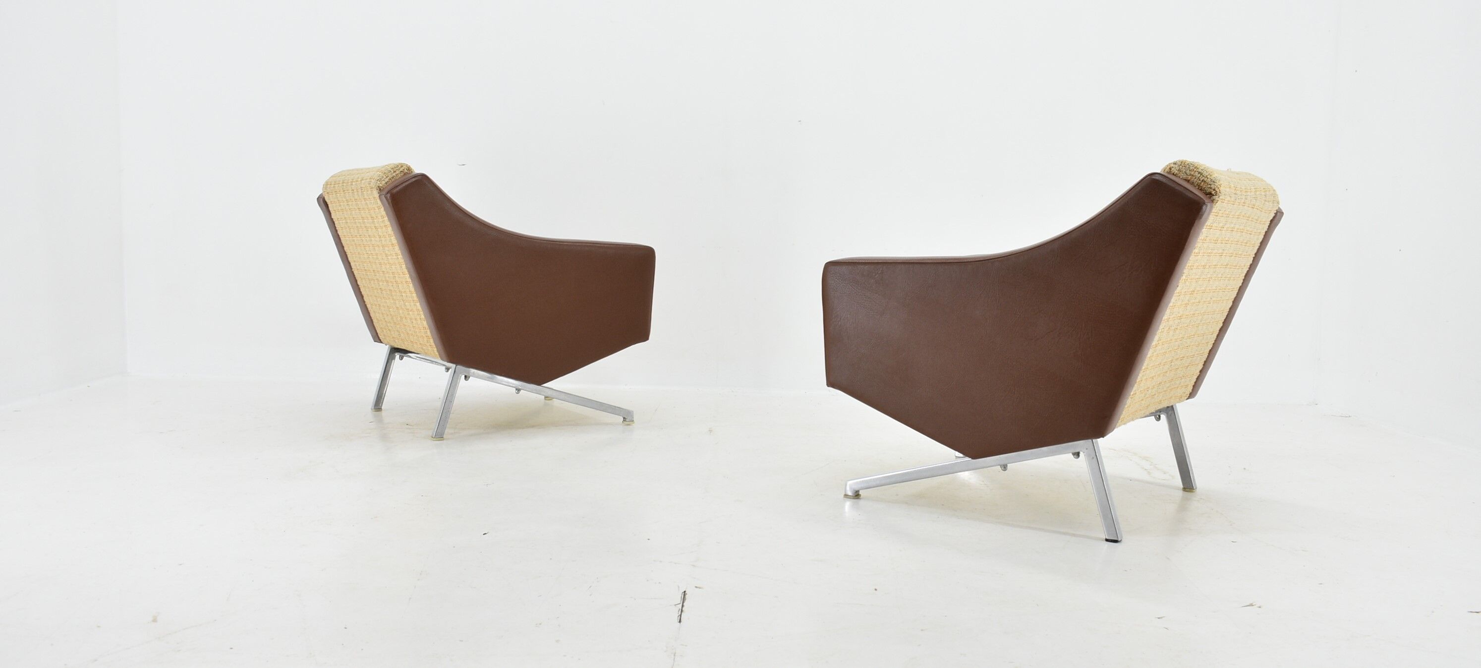 1960s pair of italian armchairs