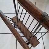 Porte revue bois ancien et fer forgé