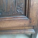 Armoire sculptée