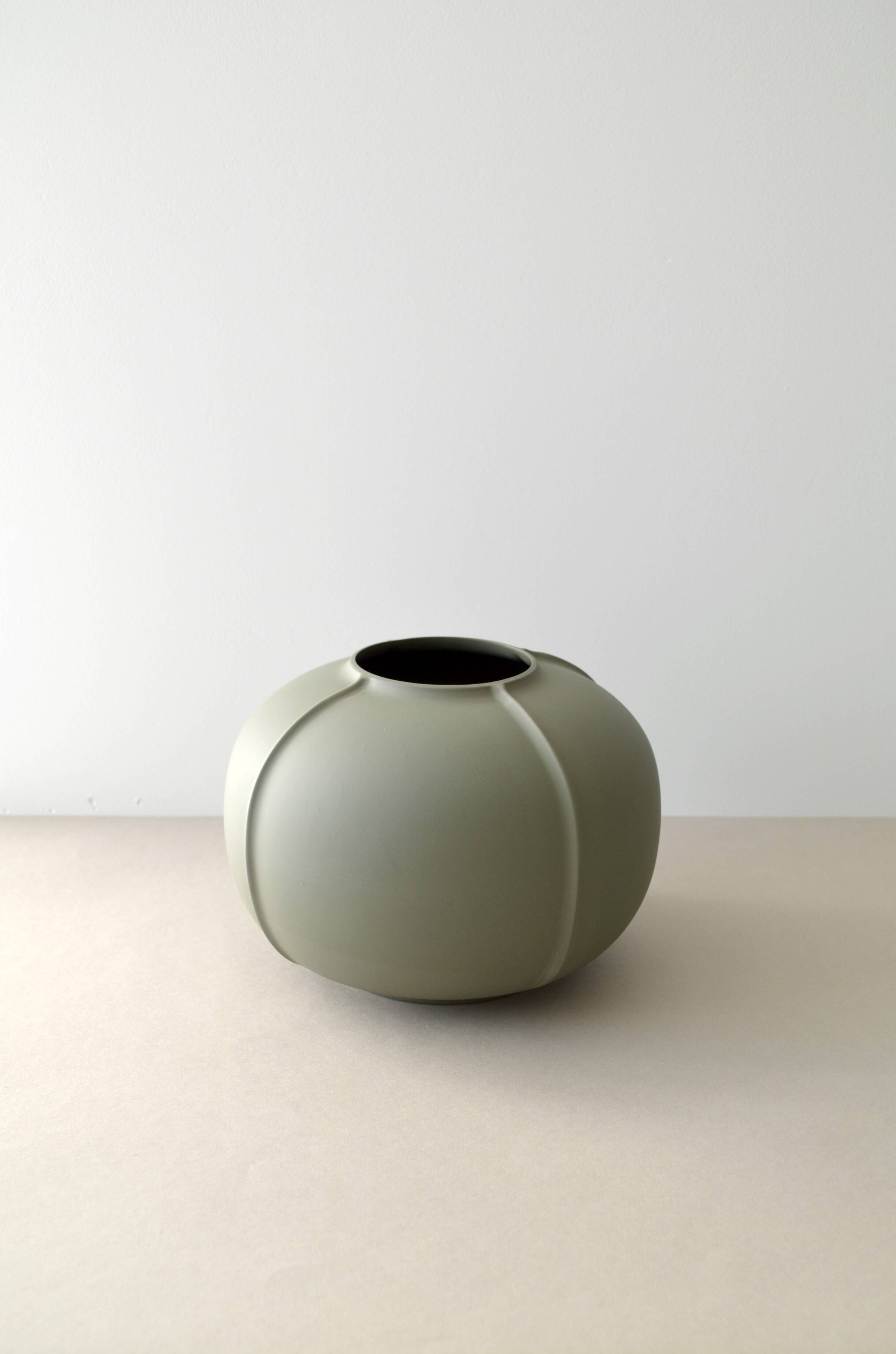 Atlas porcelain vase n°2