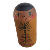 Poupée en bois