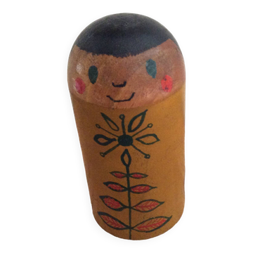 Poupée en bois