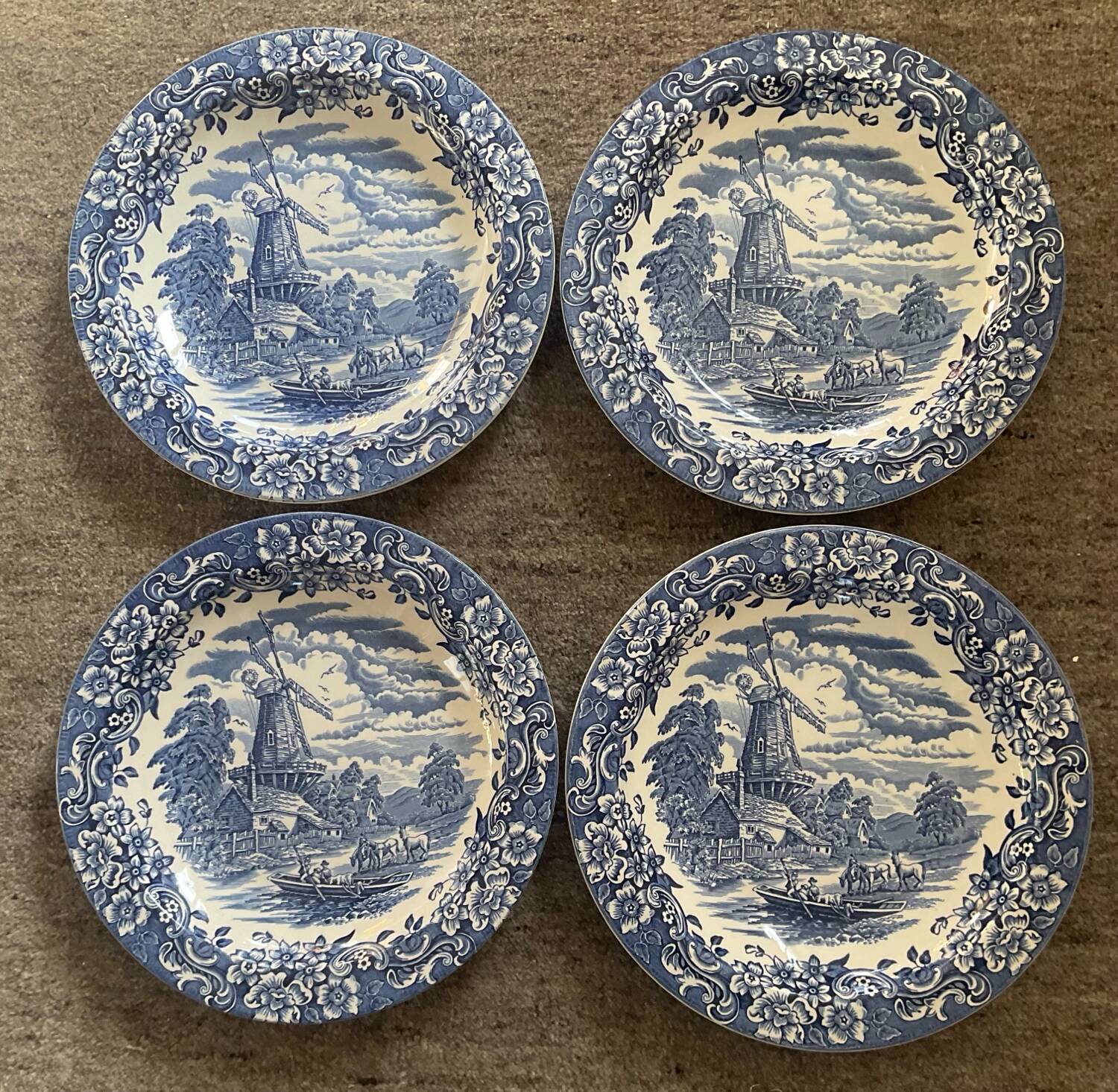 Série de 4 assiettes creuses Royal Tudor Ware England