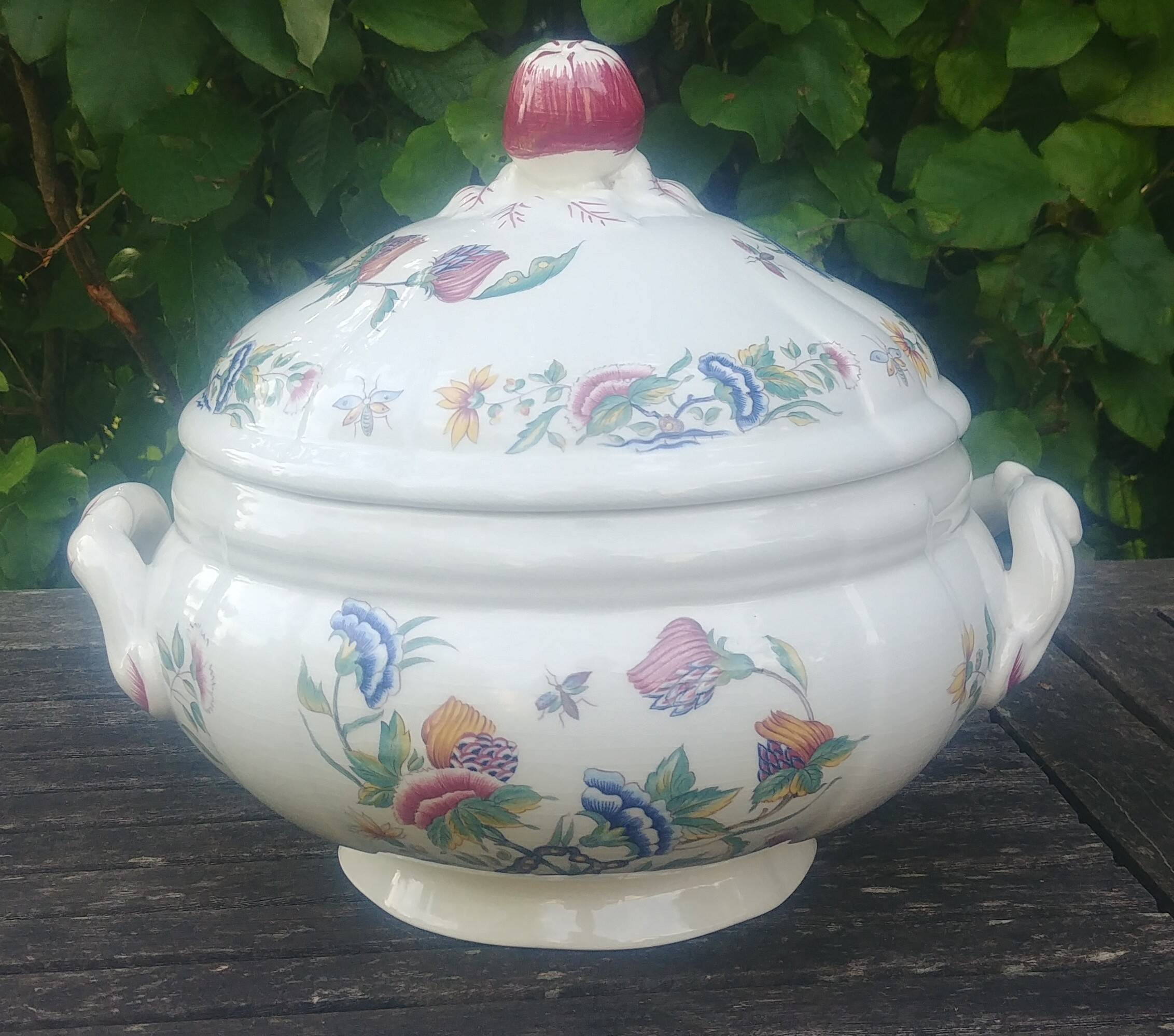 Large porcelain soup tureen from the Sarreguemines earthenware factory, Rouen model