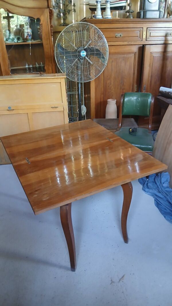 Ancienne table de jeu pliante