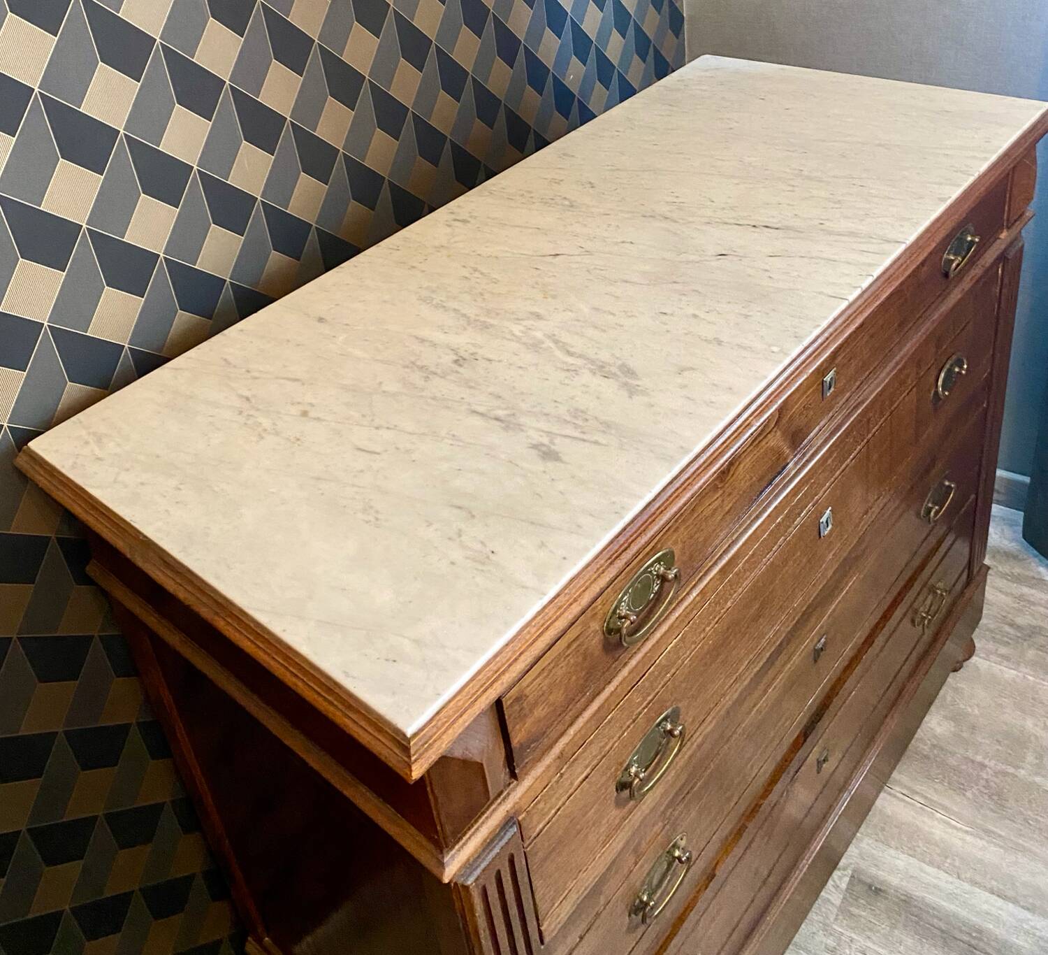 Louis Philippe antique chest of drawers with 4 drawers and a white marble top.