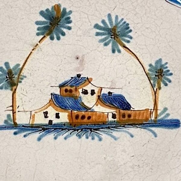 Assiette en faïence à décor polychrome - XVIII ème siècle