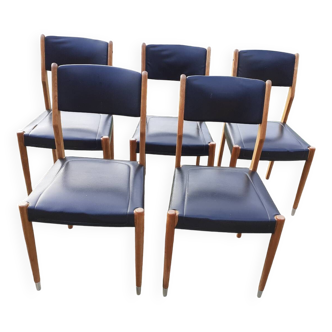 Set of chairs