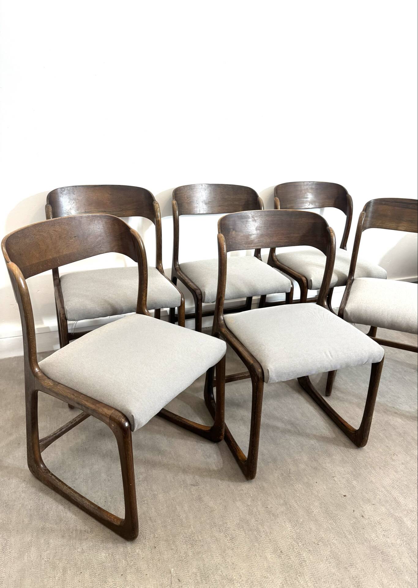 Lot de six chaises « traîneau » Baumann assises restaurées