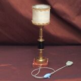 Lampe à poser sur socle en marbre avec abat-jour dimension : hauteur -32 cm- socle -9x9 cm-
