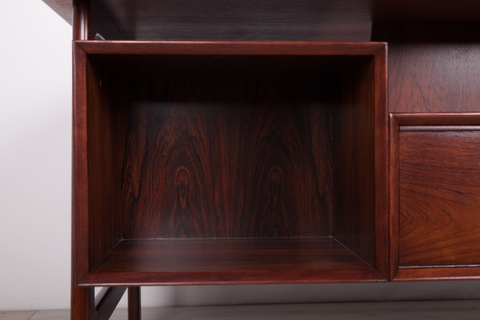 Bureau en bois model 75 Desk de Omann Jun années 1960
