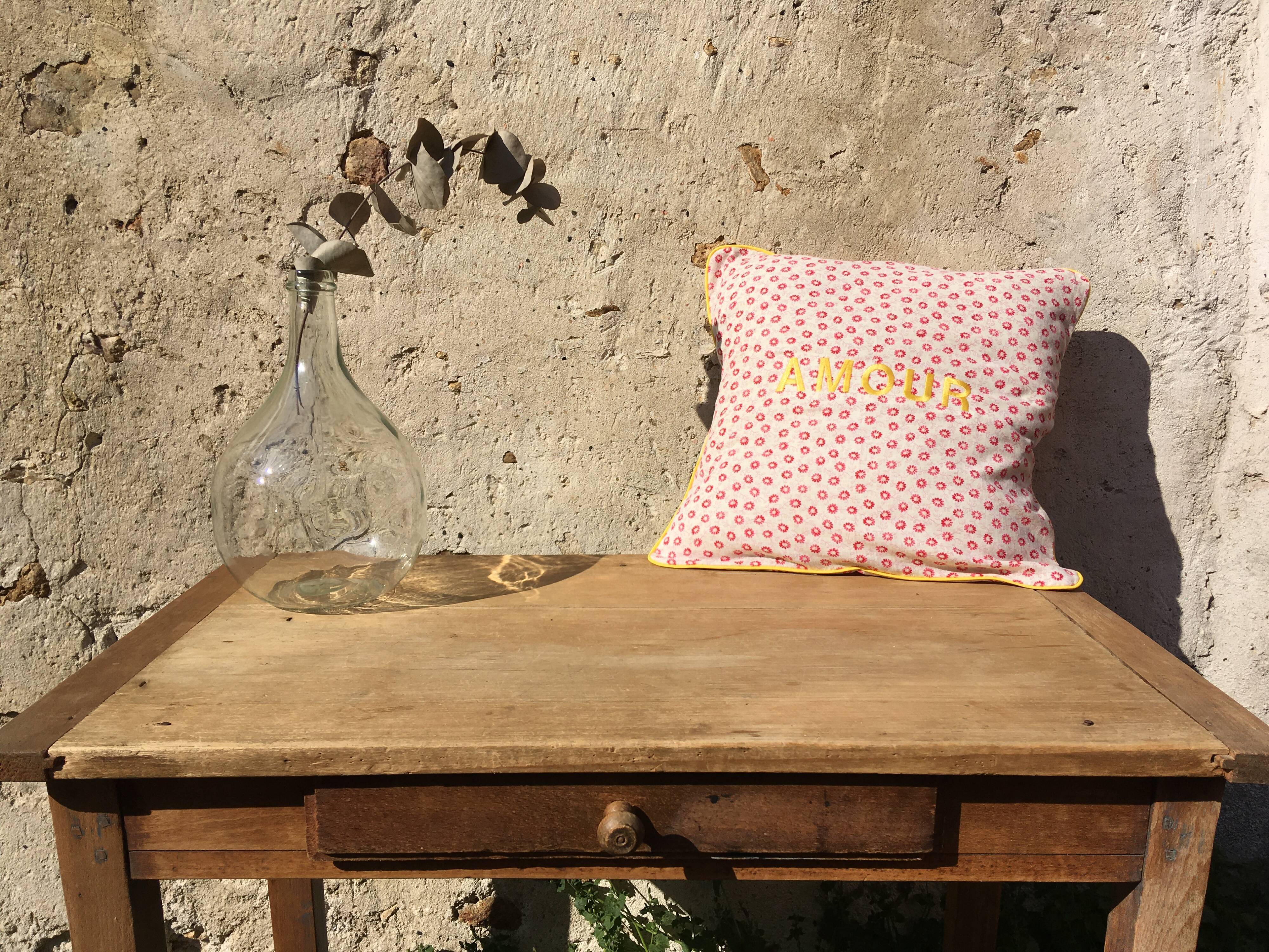 Housse de coussin en tissu vintage brodé