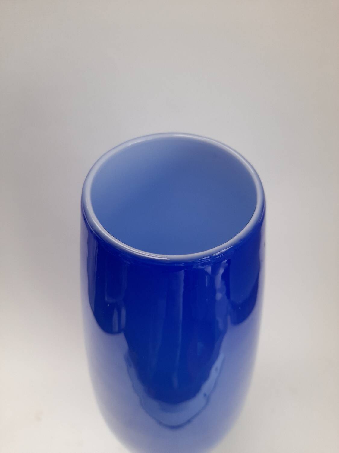 Grand vase italien en opaline bleu cobalt