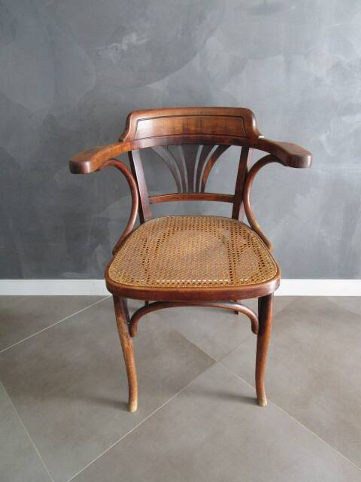 Antique armchair in curved wood - Eastern Europe