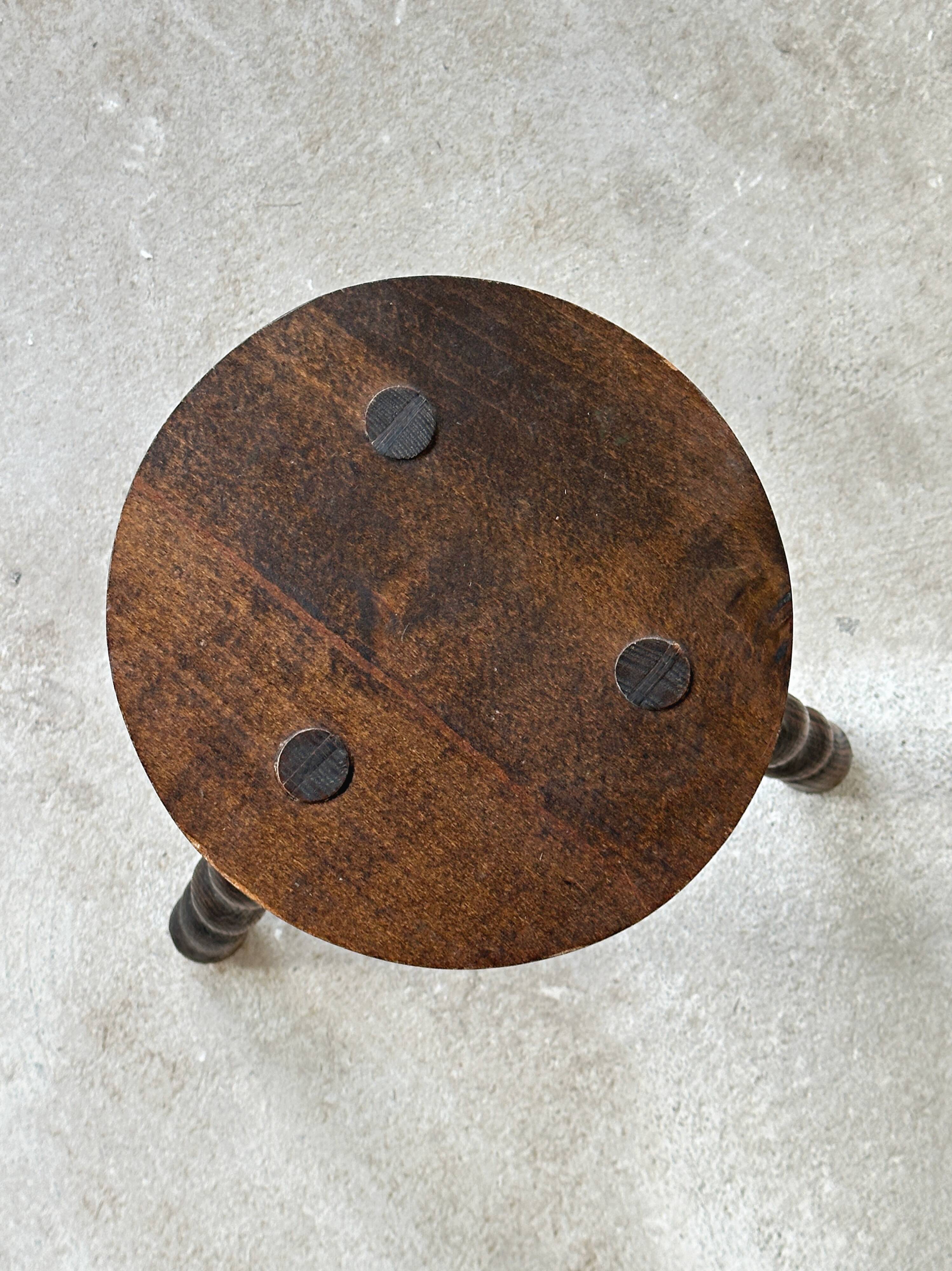Tabouret tripode en bois