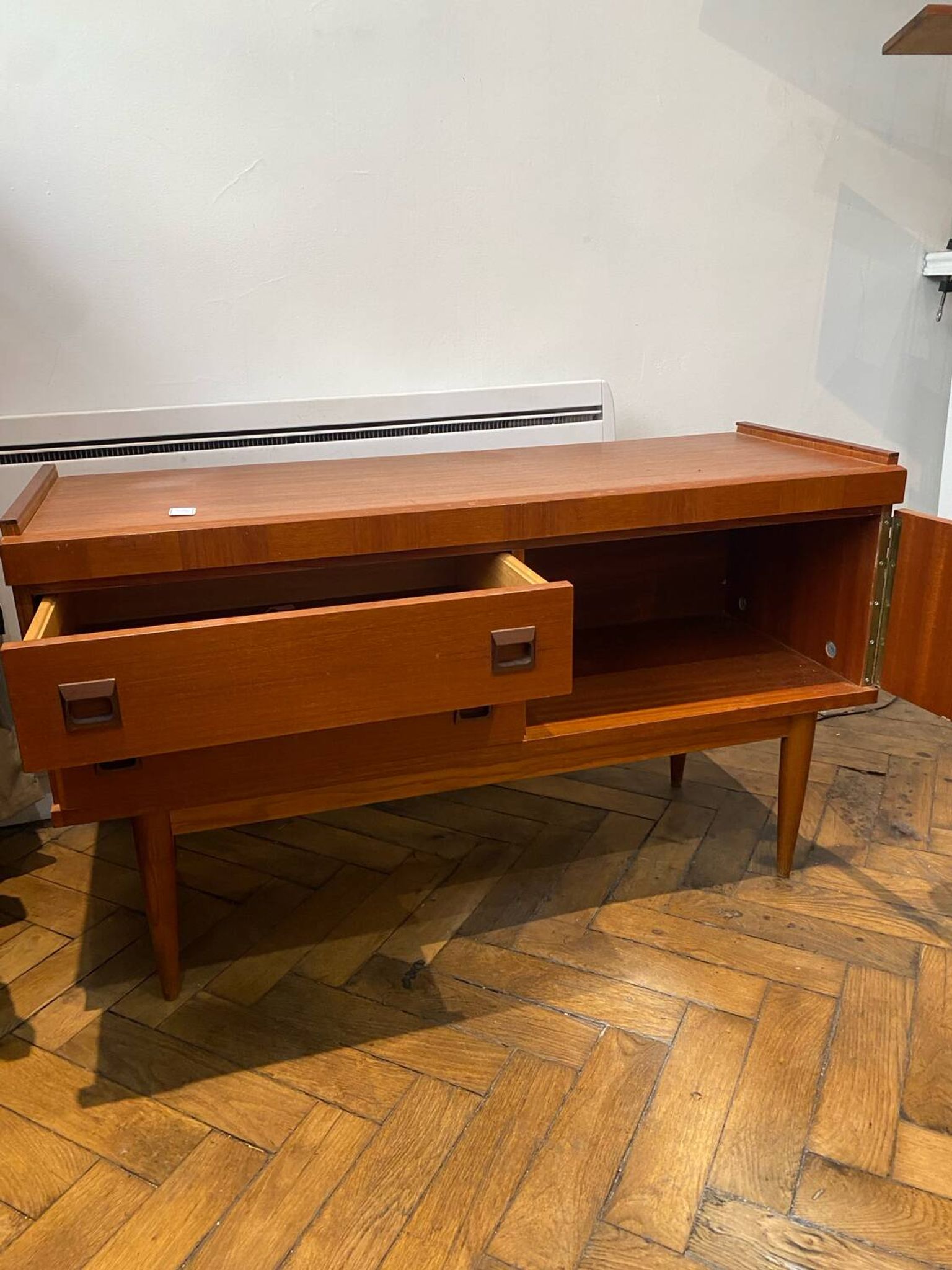 Enfilade style scandinave pieds compas