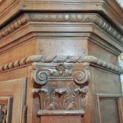 Grande garde-robe en chêne début 18e s.