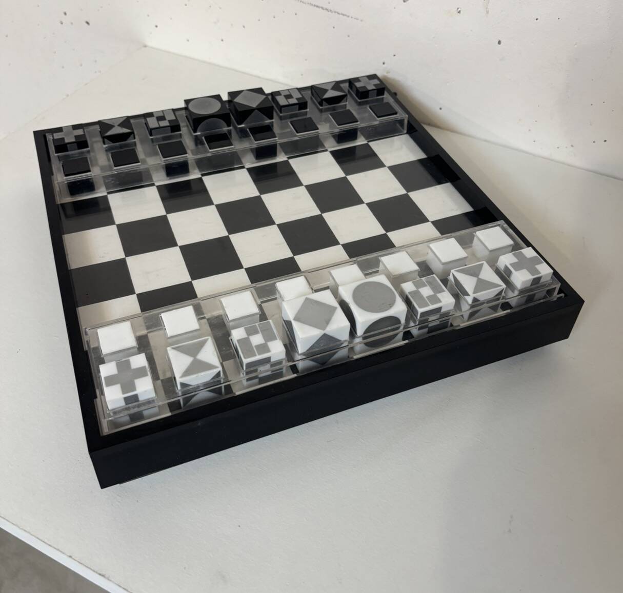 Jeu d’échecs altuglas, création alexandre yeghiayan, 1970