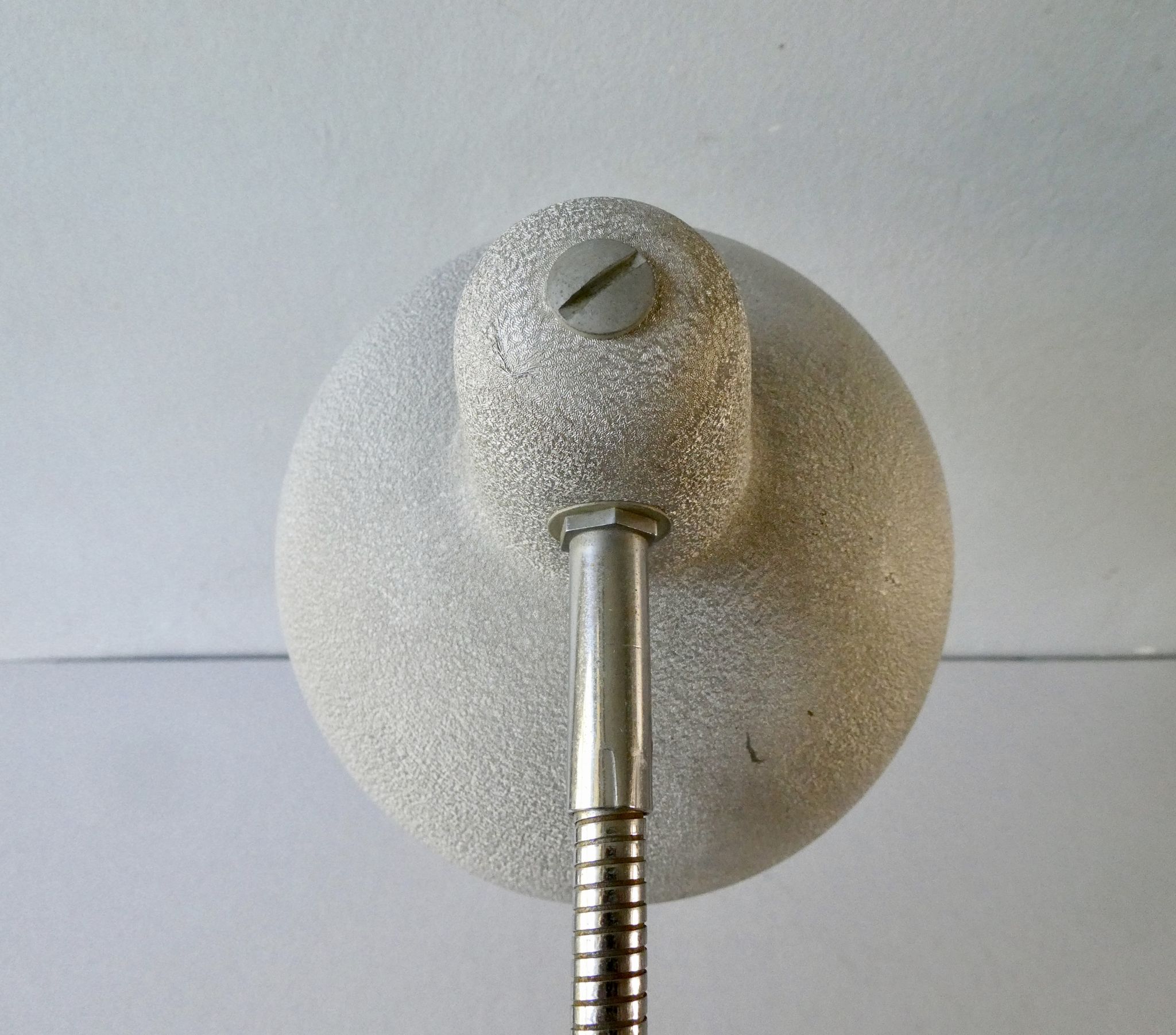 Lampe articulée Aluminor,  en métal gris clair des années 50