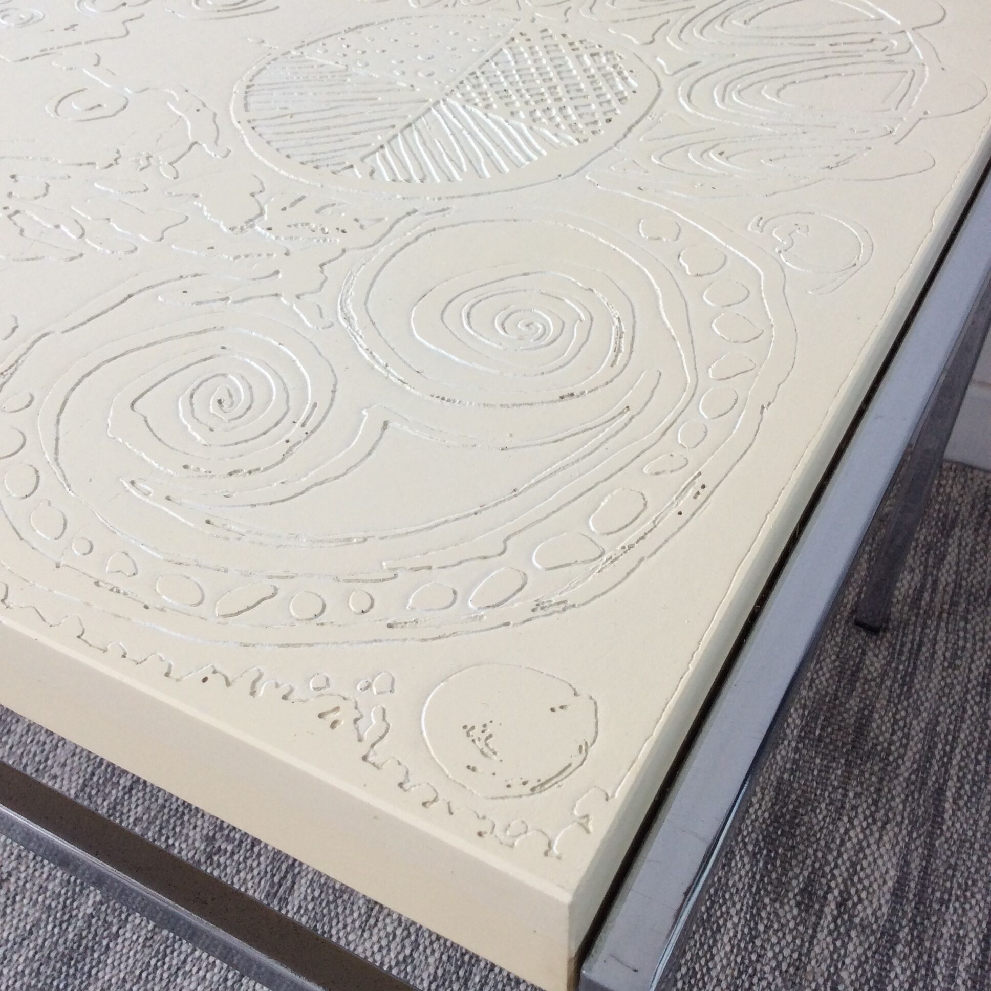 Vintage coffee table 70 in molded resin and chrome metal