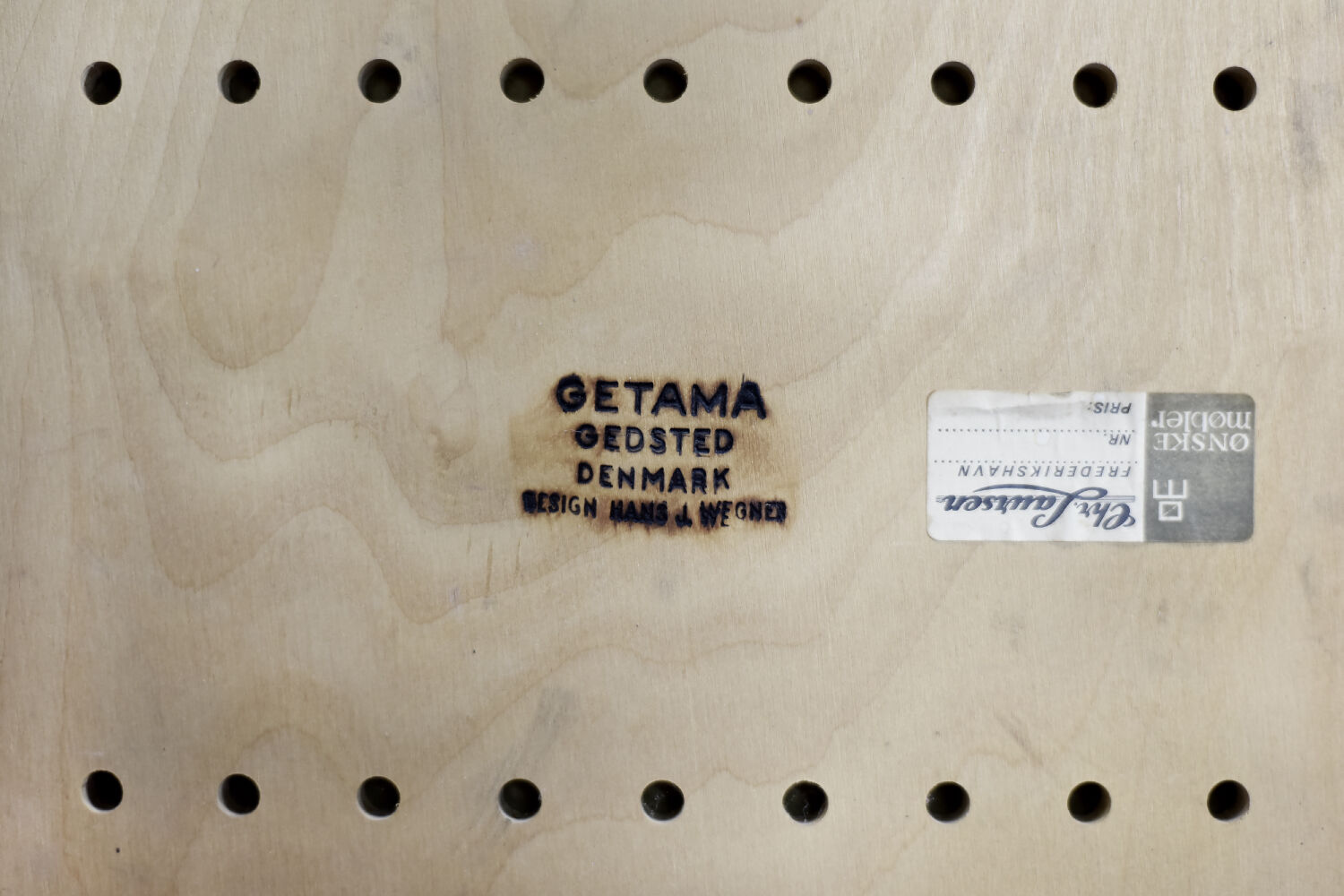 Vintage Danish chair in oak and blue fabric from the mid-century by Hans J. Wegner for Getama, 1960s.