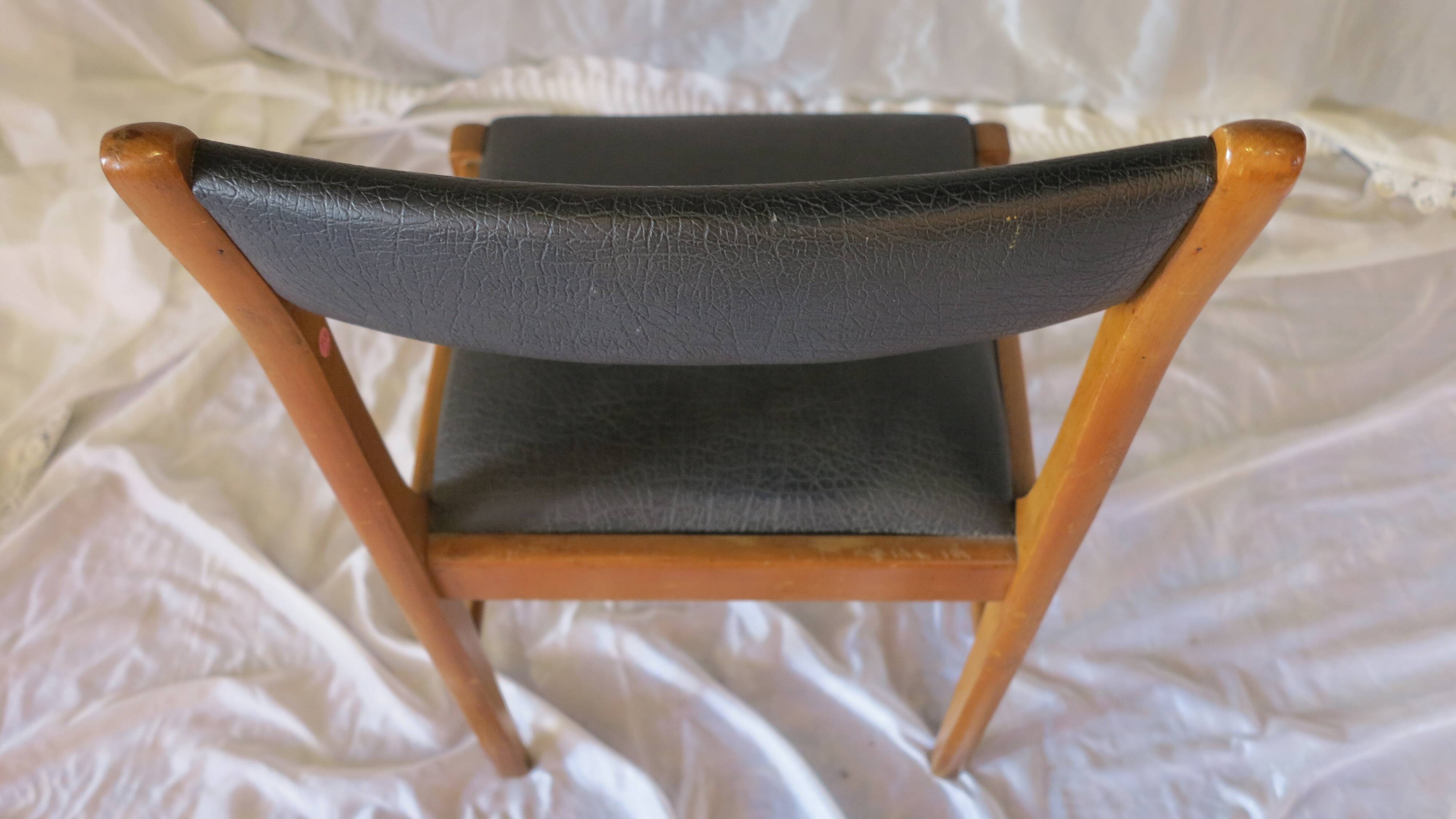 Set of 4 Scandinavian chairs in black faux leather