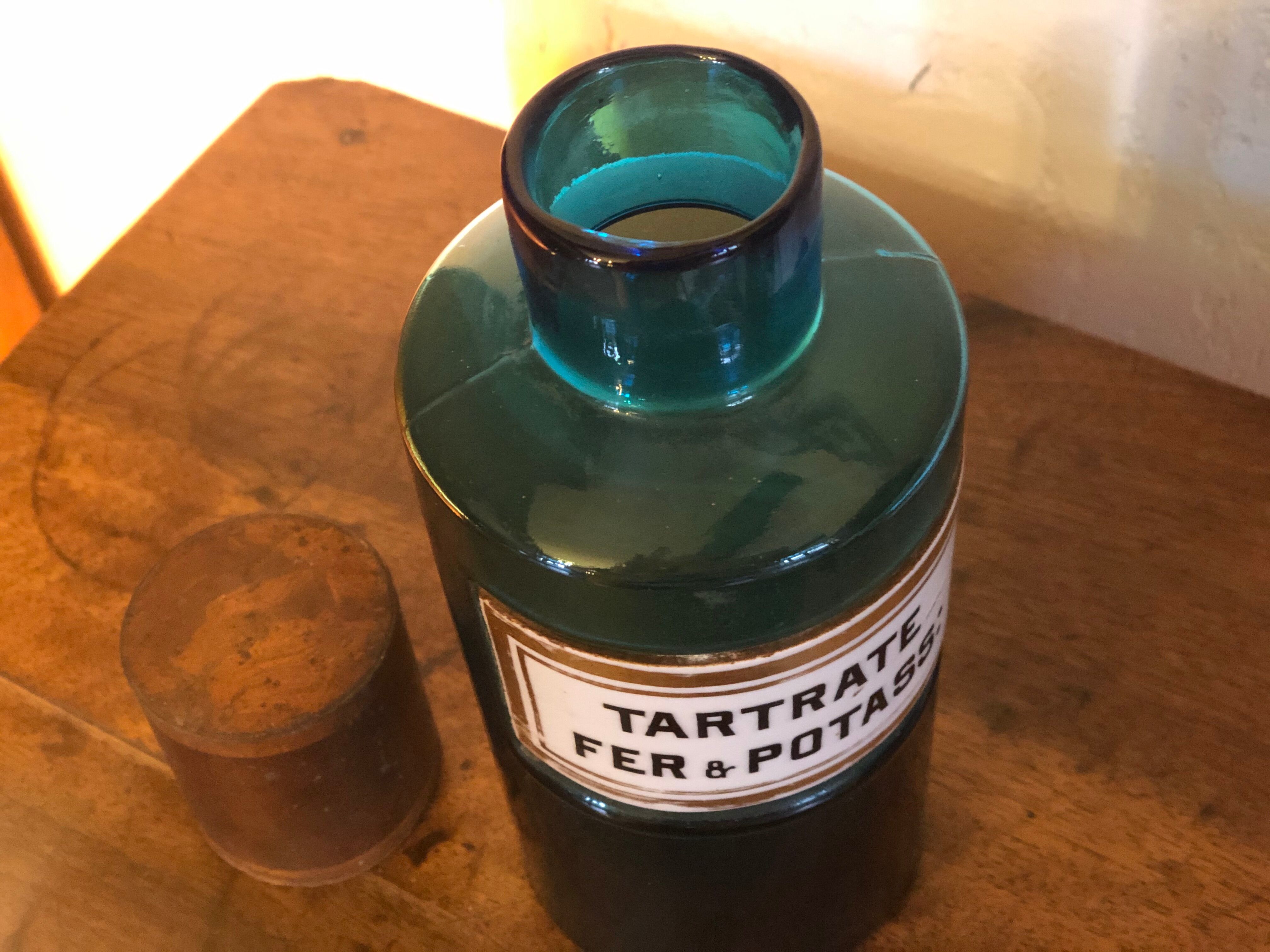 Napoleon lll pharmacy pot