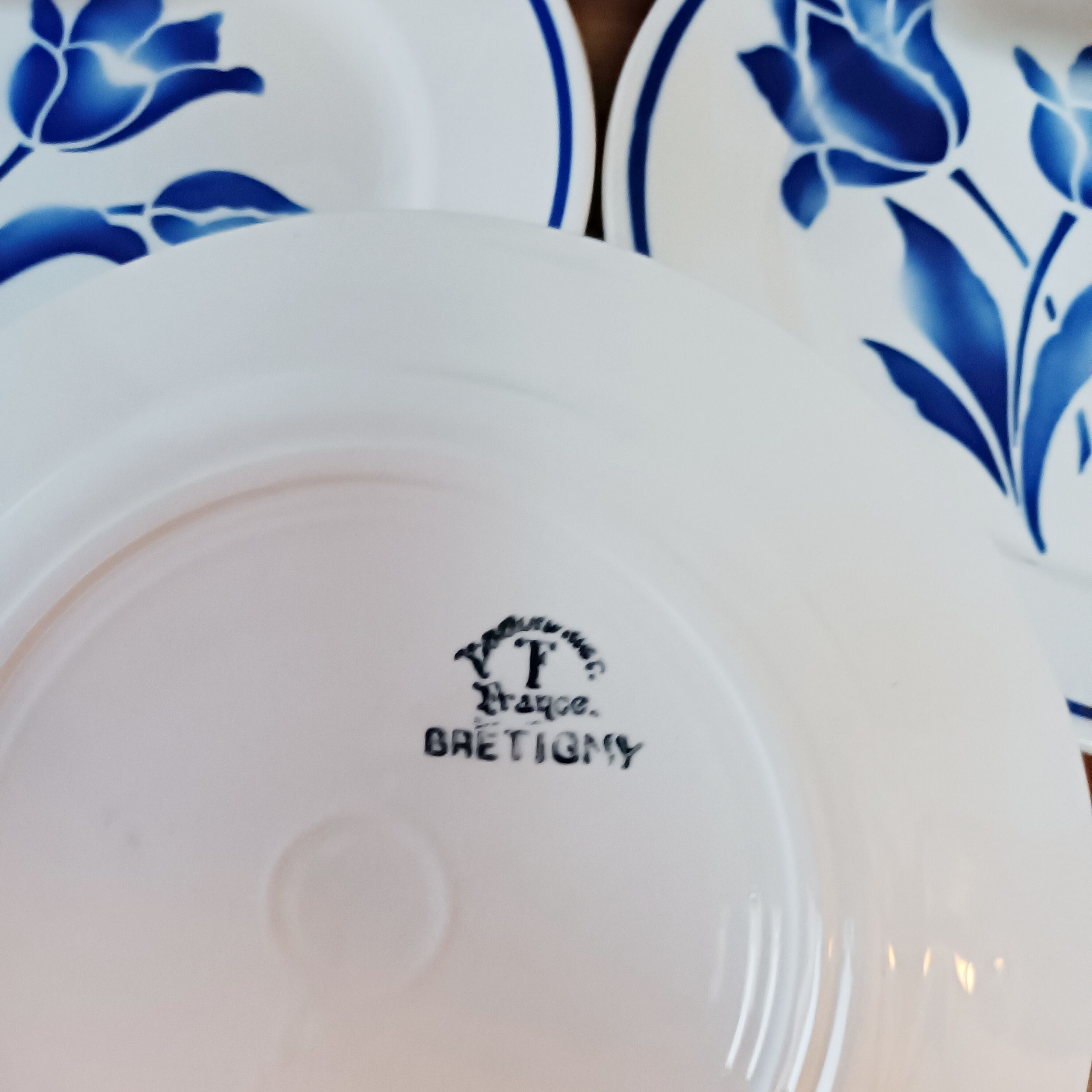 Lot de 8 assiettes plates Badonviller, Brétigny, fleurs bleues