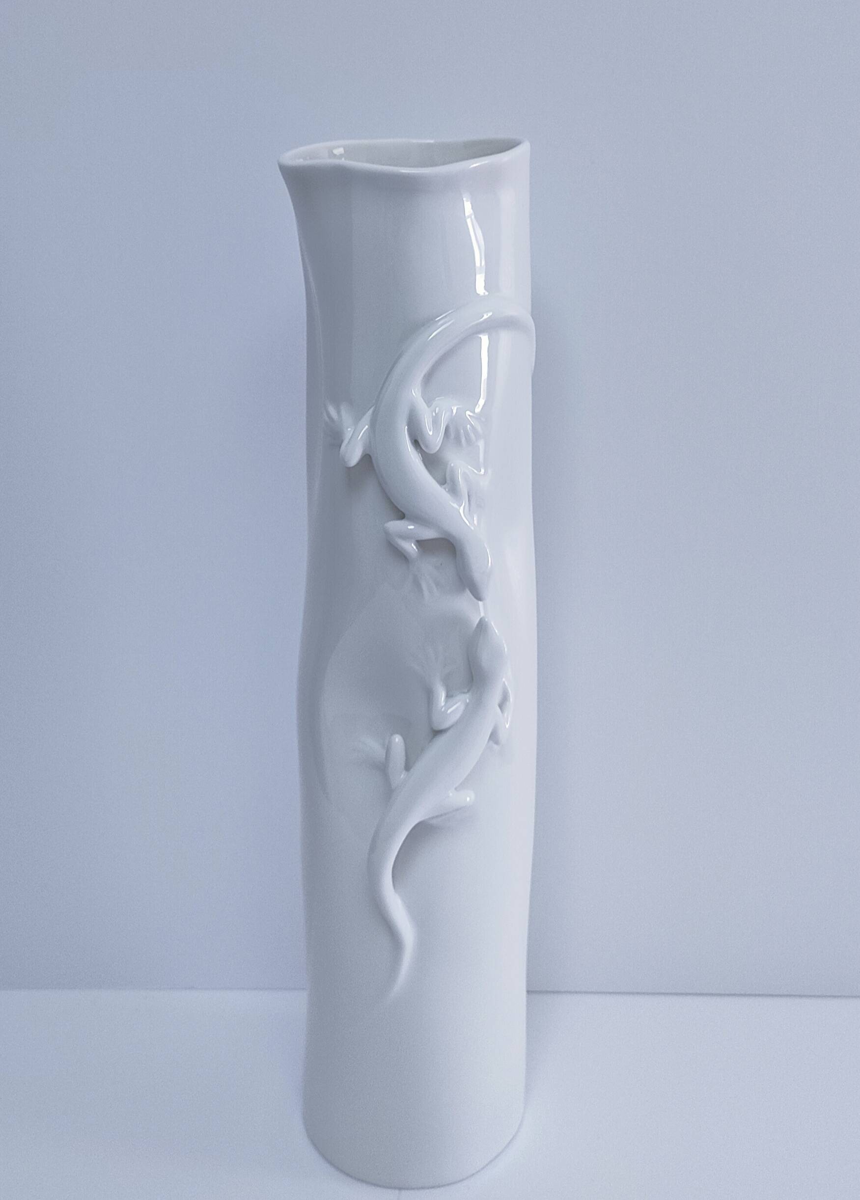 Designer porcelain lizard roll vase