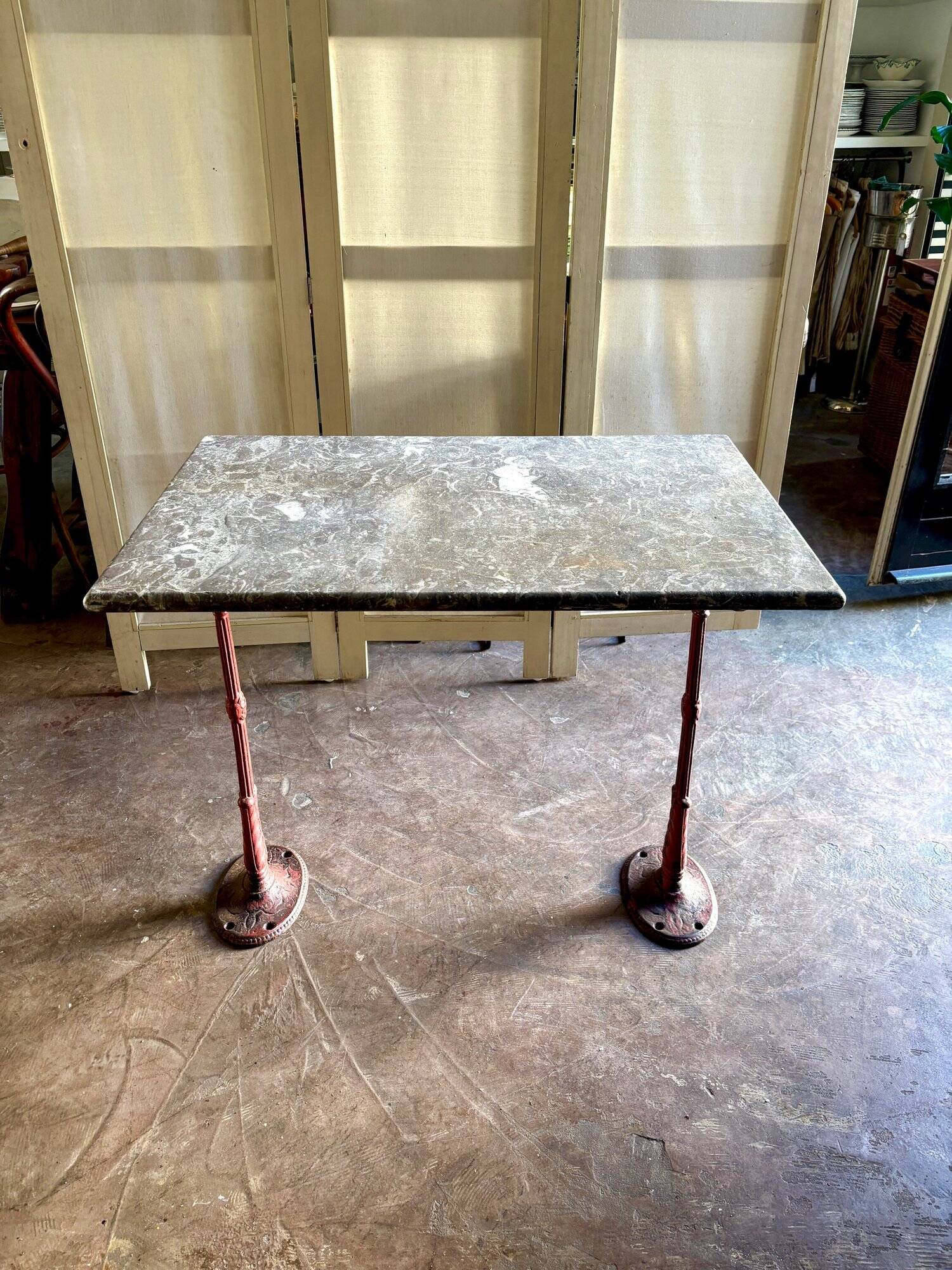Grey marble and burgundy cast iron bistro table ☐ 85 x 57 cm