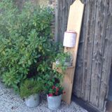 Fountain on wood support