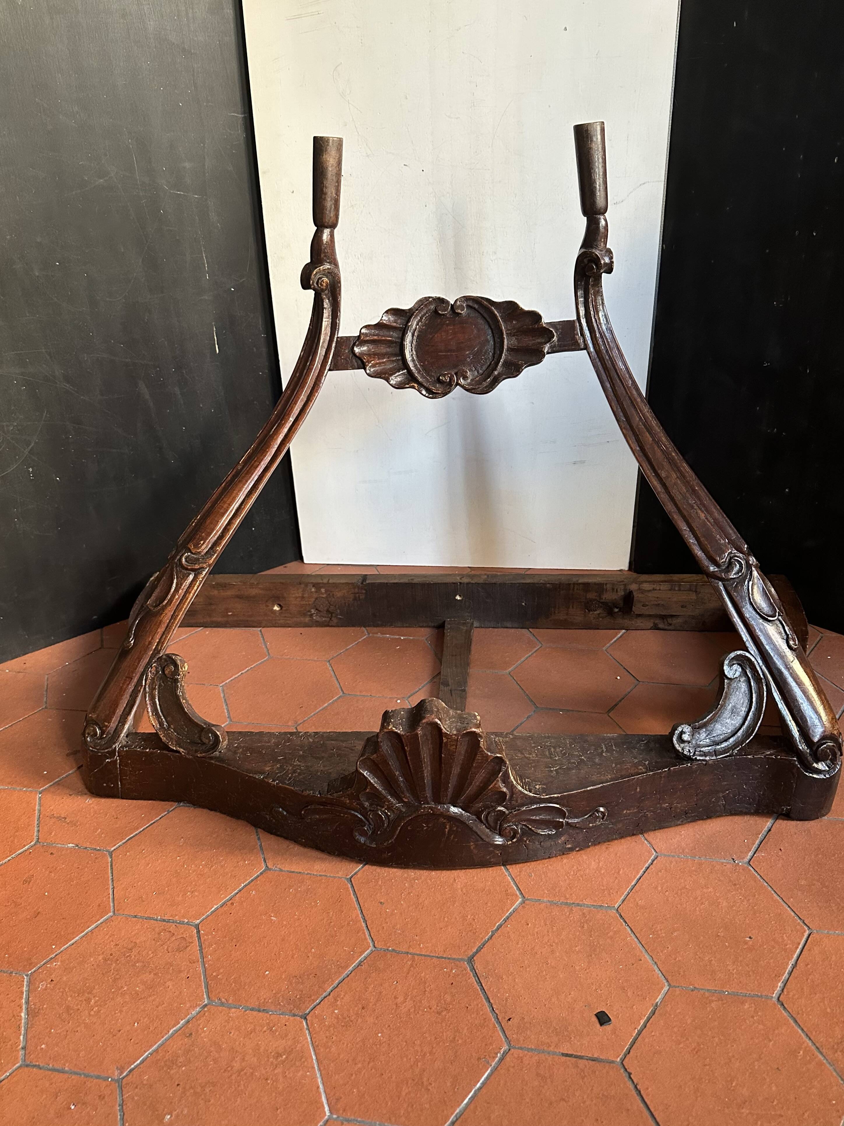 Antique wall console in carved walnut, Louis XV style, 19th century.