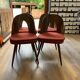 Set de 4 chaises mid-century en hêtre marron, assise tissu rouge — Antonín Šuman (1960s)