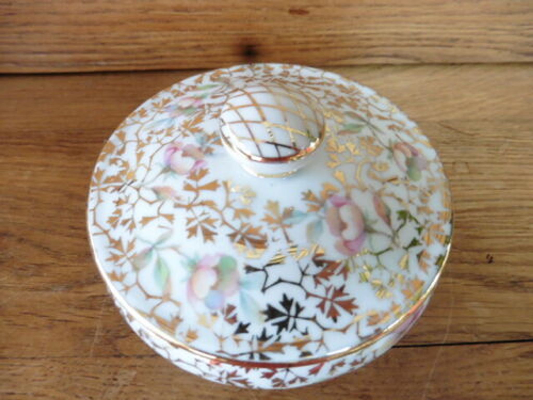 Bonbonnière porcelaine de Limoges signée FM Label de qualité
