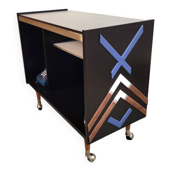 Meubles vinyles sur roulettes