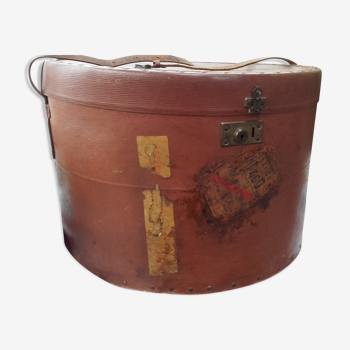 Large old fake leather hat box from the 30s