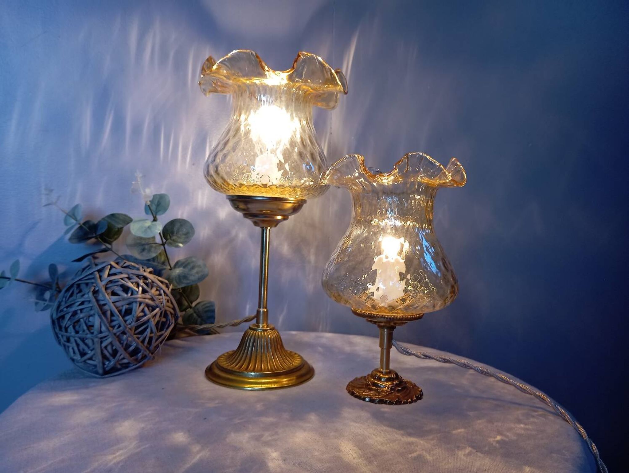 Duo desk lamps, vintage inspiration, bronze and ocher tulip glass