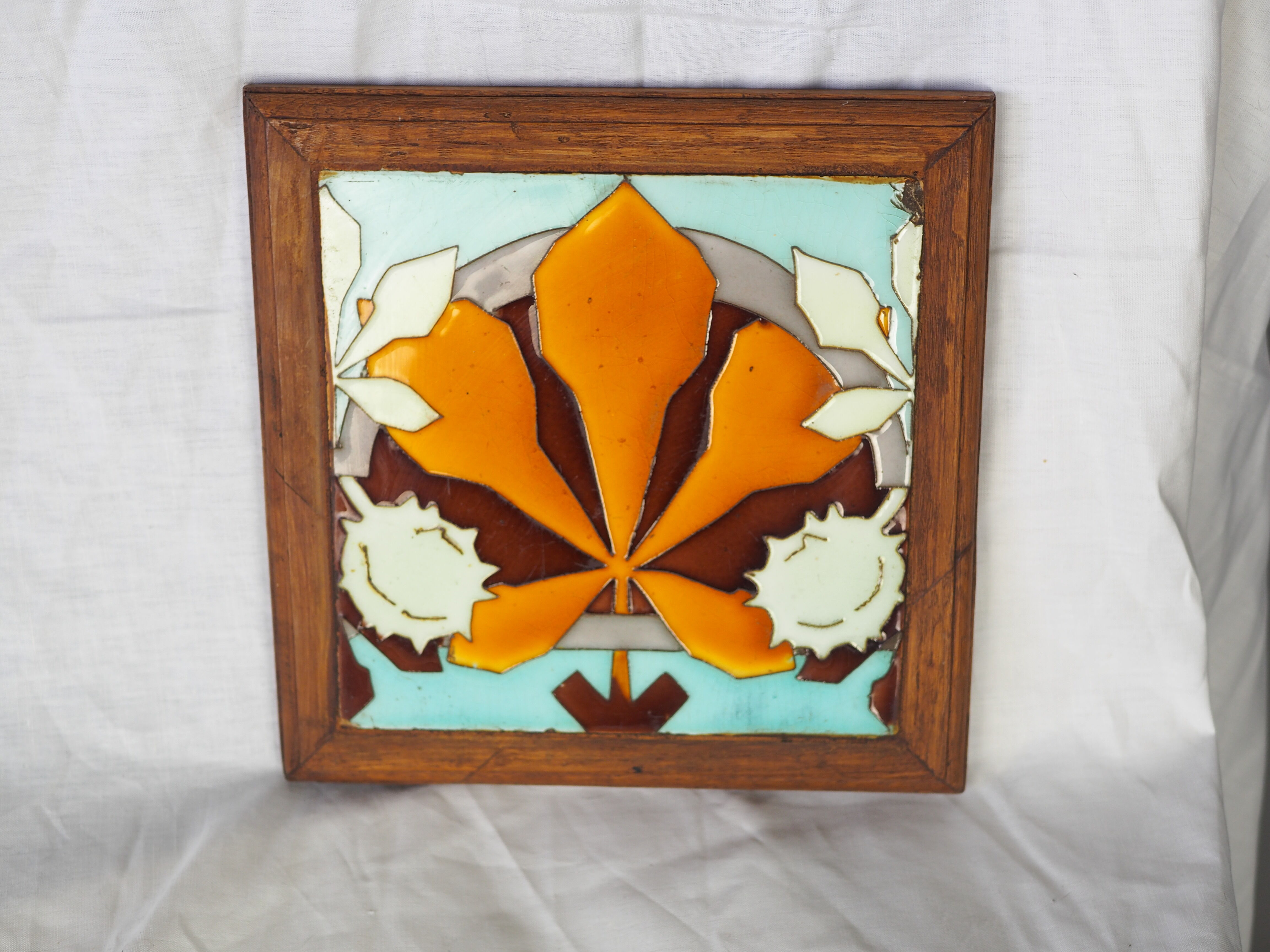 Leaf earthenware checkered underside and maronnier bug - autumn atmosphere - deb. XXth