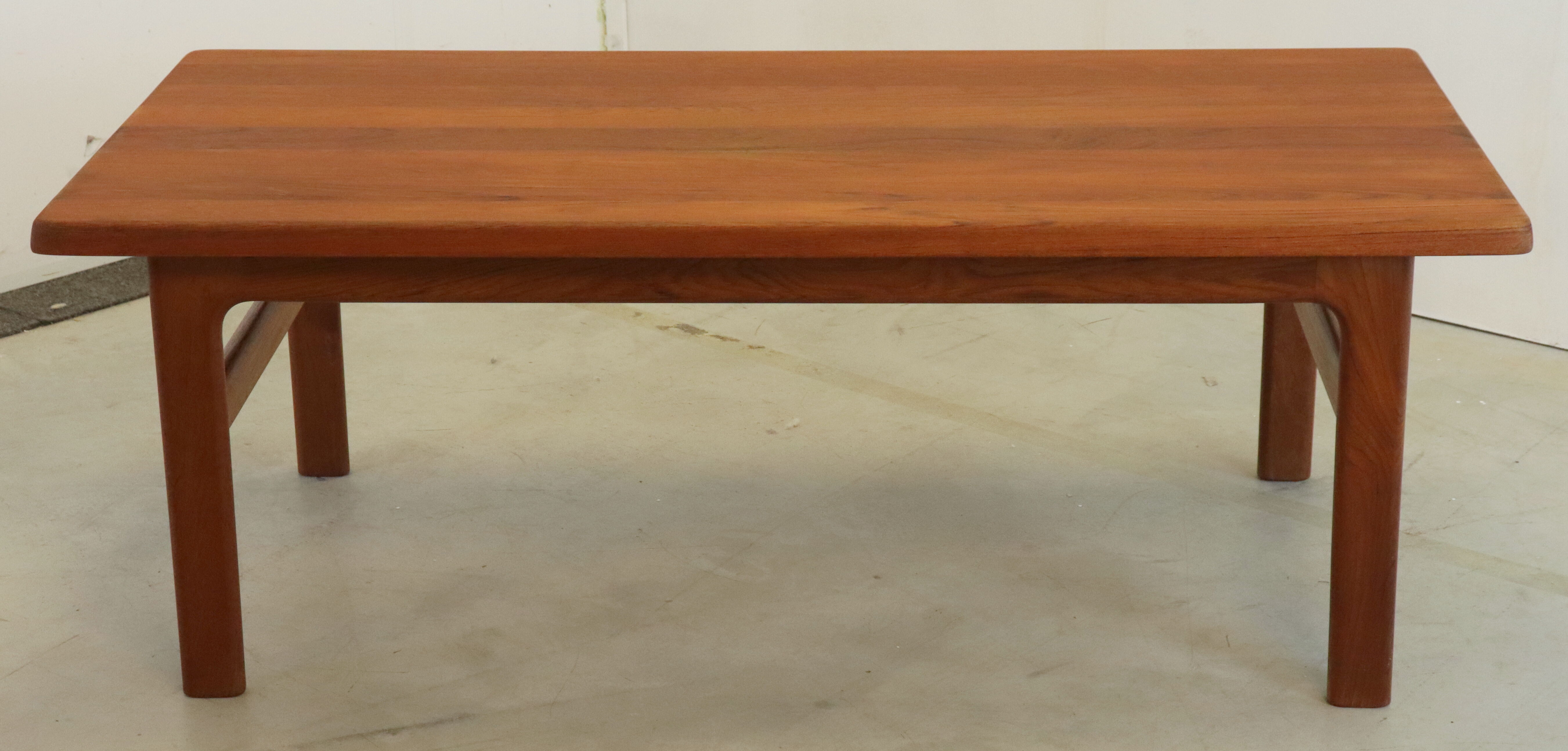 Niels Bach danish design teak coffee table 'Bratbjerg'